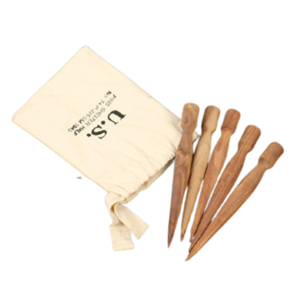 WW2 5 Wood pegs and bag for the US shelter half/pup tent