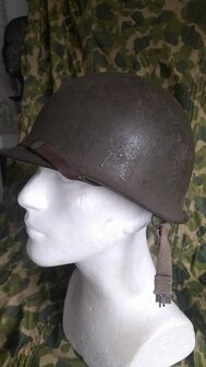 WW2 US Infantry Helmet, Early model with Swivel Bales produced in november 1944